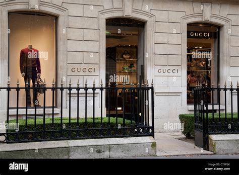 gucci avenue montaigne numero|Boutique GUCCI à Paris .